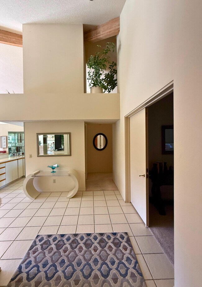 Photo - 253 Kavenish Dr
