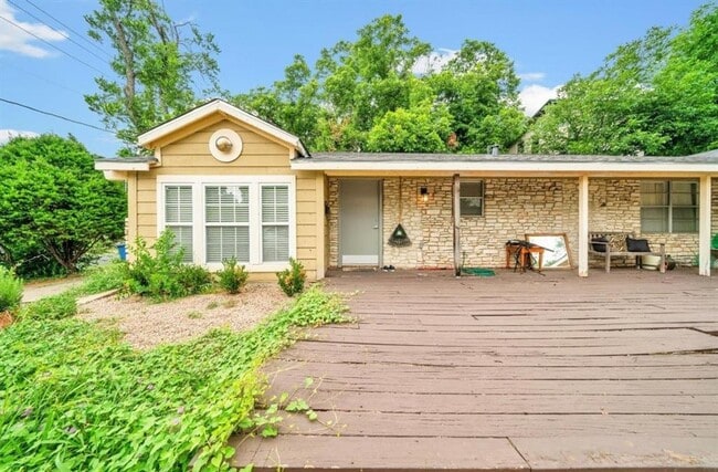 Photo - Rare 2 bed with large back yard next to Zilker Park.