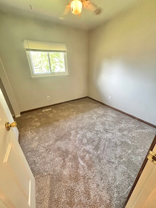 Photo - 3017 Viking St