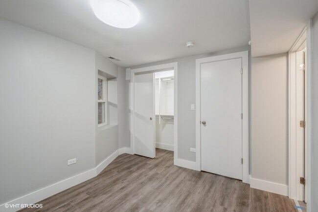 Photo - 4941 S Champlain Ave Unit 4F