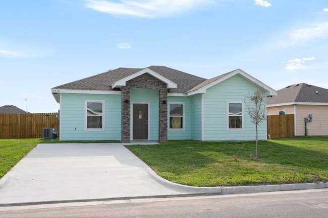 Building Photo - 2718 Maria Dr