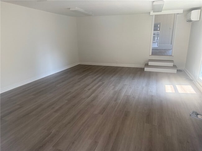 Photo - 221 S Franklin St