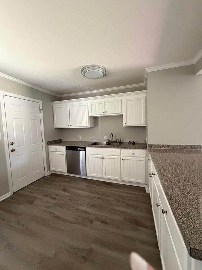 114 Longwood Ln