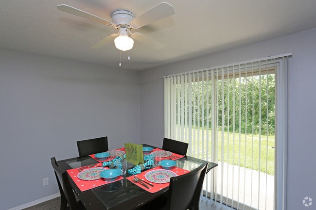 3BR, 1.5BA - 1,200 SF - Clovernook Apartments