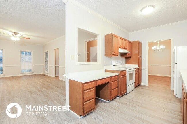 Photo - 2912 Hiking Trail