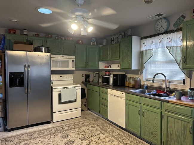 Photo - 724 W State St