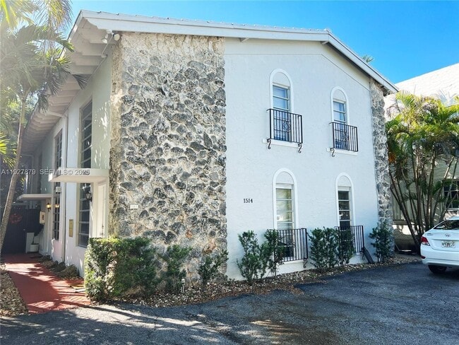 Building Photo - 1514 Salzedo St Unit 2