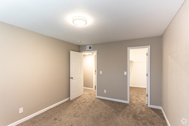 1BR, 1BA - 720 SF