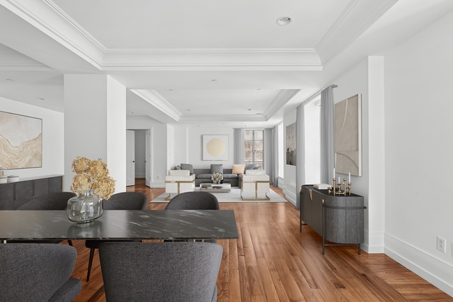 Photo - 140 E 63rd St