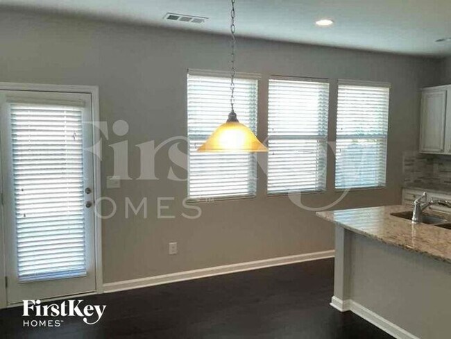 Photo - 81 Laurelcrest Ln