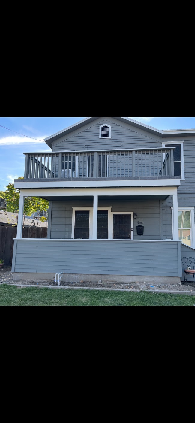 Outside of property - 514 Kaweah St Unit Bottom