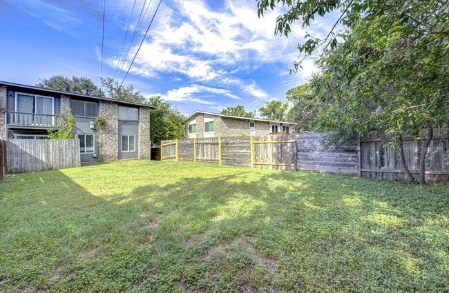 Photo - 2506 Manor Cir