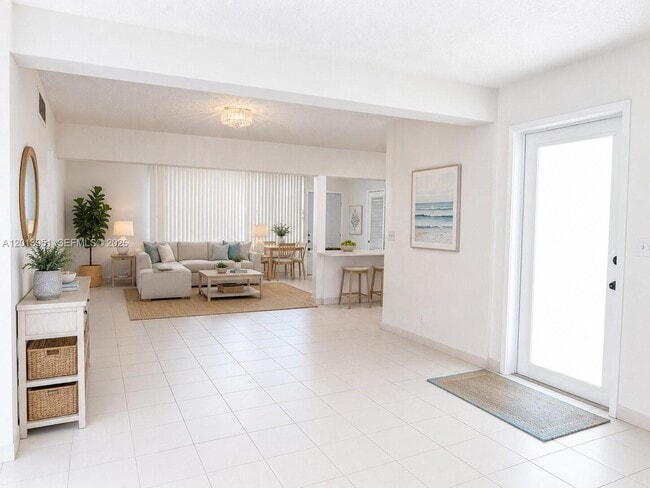 Building Photo - 10081 W Bay Harbor Dr Unit 1