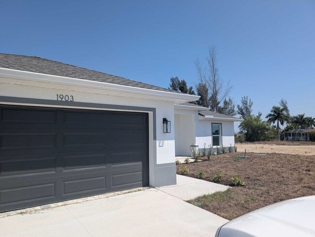 Building Photo - 1903 NW 20th Terrace