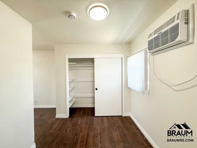 Building Photo - 15634 Leadwell St Rental