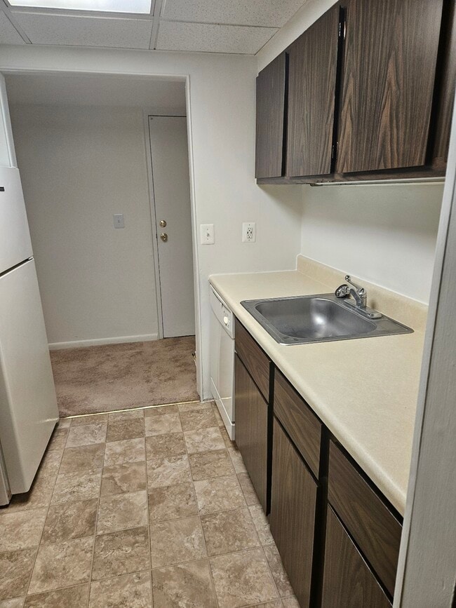 G12 Kitchen Dining Room Side - Lake Club Apartments