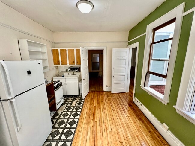 Photo - 419 State St Unidad 4