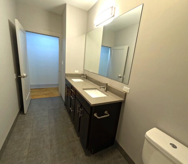 Photo - 1432 W 21st St