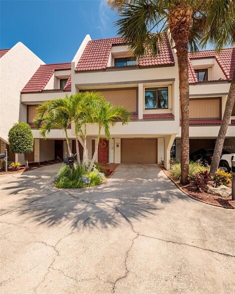 Photo - 222 Skiff Point