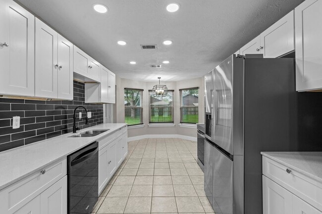 Photo - 1107 Londonderry Ave
