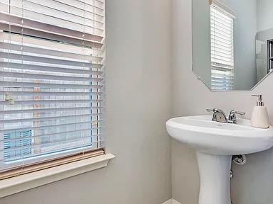 Photo - 207 Wainscot Oak Wy