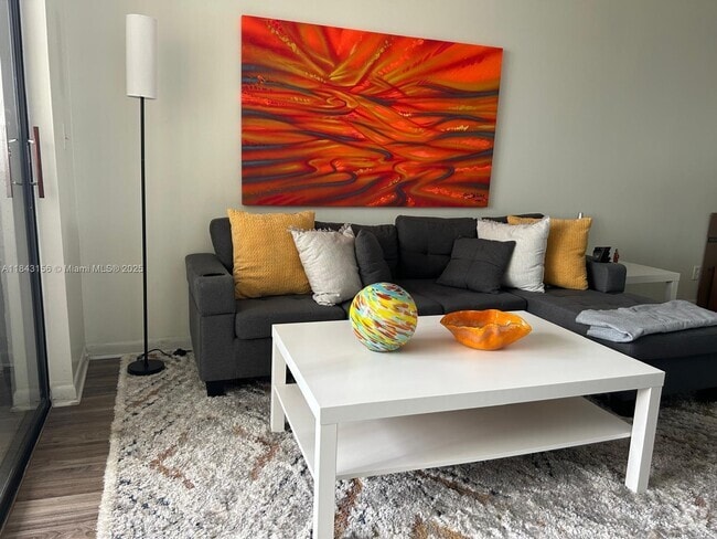 Building Photo - 2851 Somerset Dr Unit 307 Rental