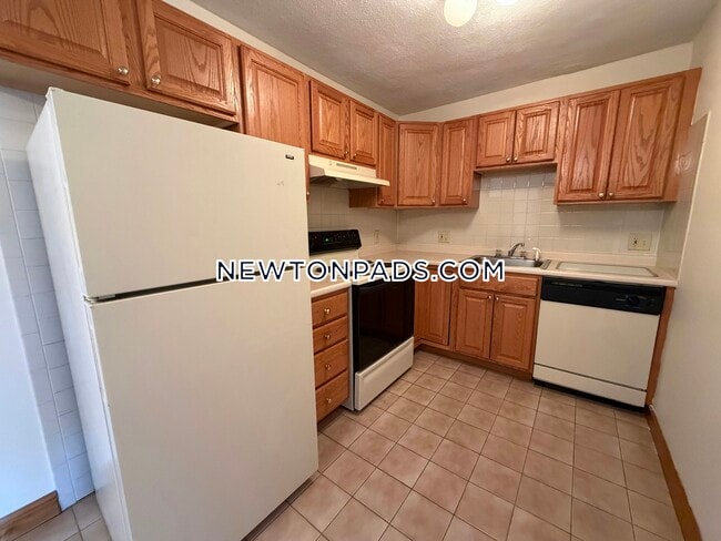 Building Photo - 282 Grove St Unit 9