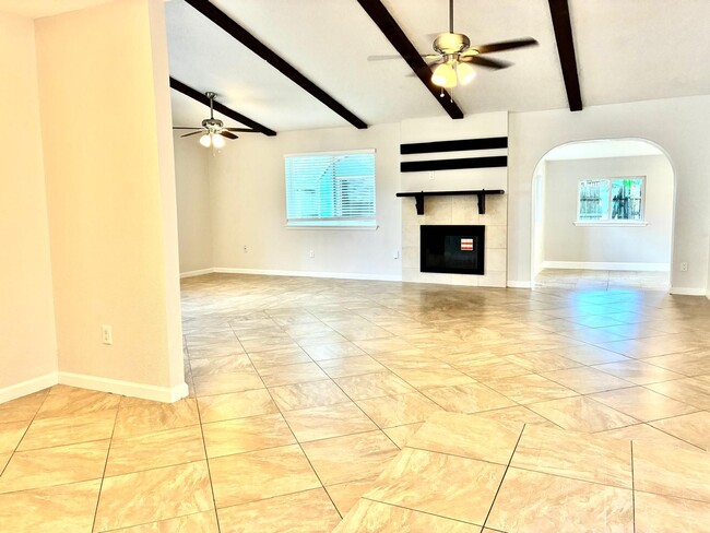 Building Photo - 16927 Hibiscus Ln Rental