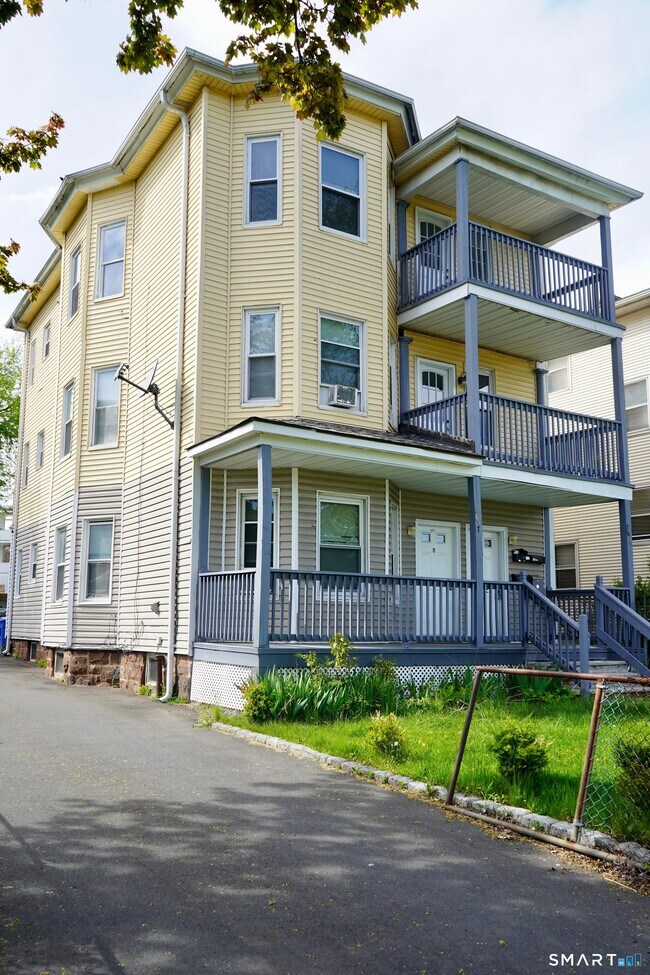 Building Photo - 2657 Main St Unit 3rd floor