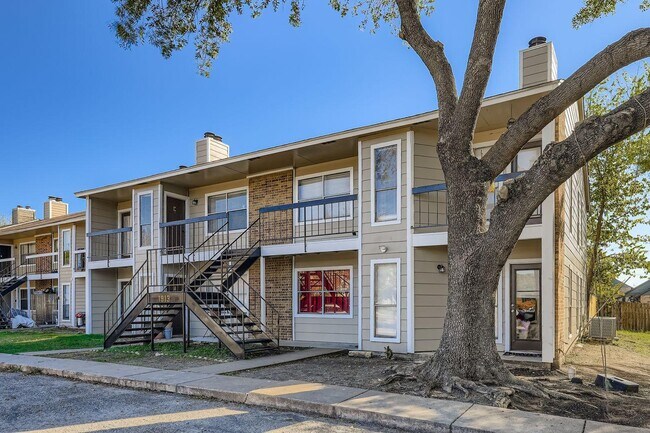 Photo - 1913 West Loop