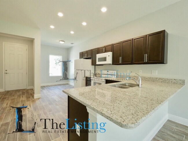 Photo - 406 Albatross Ct