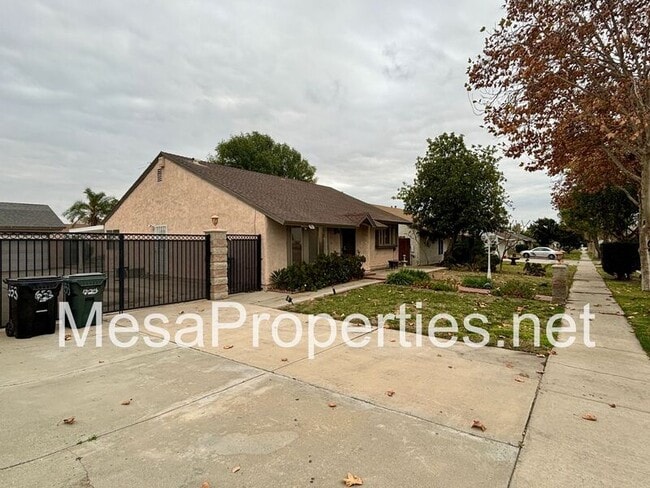 Photo - 653 N Lancewood Ave
