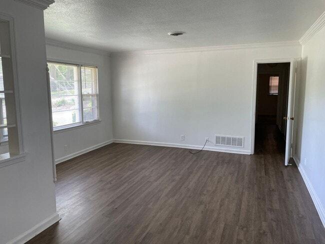 Photo - 688 Joryne Dr