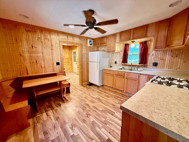 Photo - 802 2nd St NW