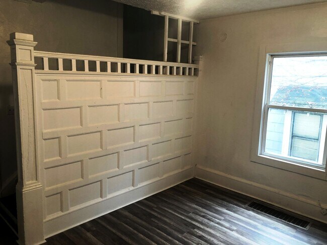 Photo - 507 - 1127-29 Victory Street Unit 1129 Victory St