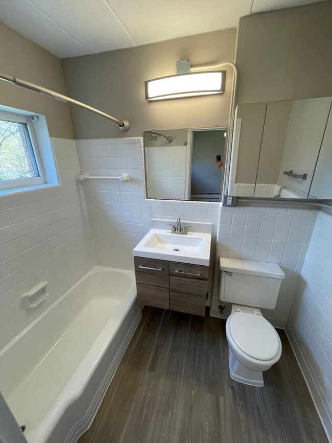 Photo - Walnut Manor Apartments