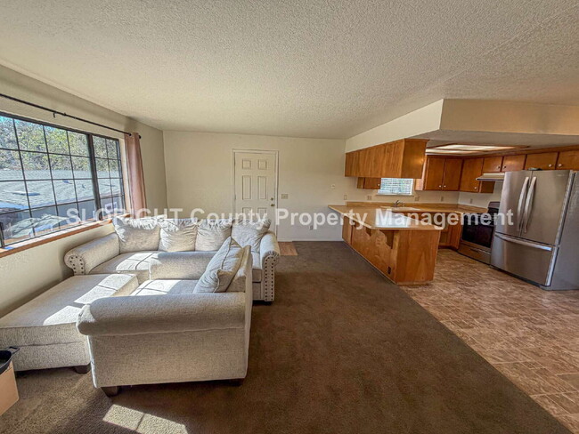 Photo - AVAILABLE MARCH - Charming Home with Private Yard in Atascadero - 2 Bed / 1 Bath Unit B