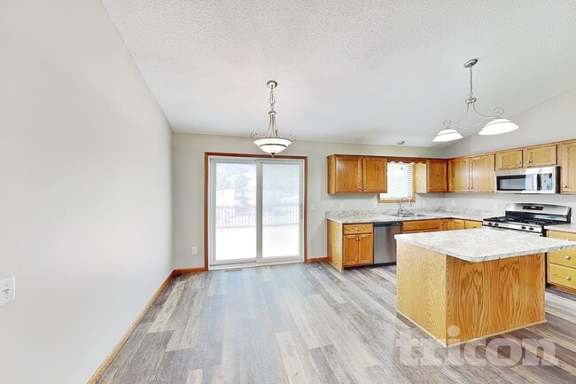 Photo - 15691 79th St NE