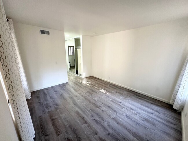 Photo - $500 OFF 1ST MONTHS RENT! 1 Bedroom Home i... Unidad E