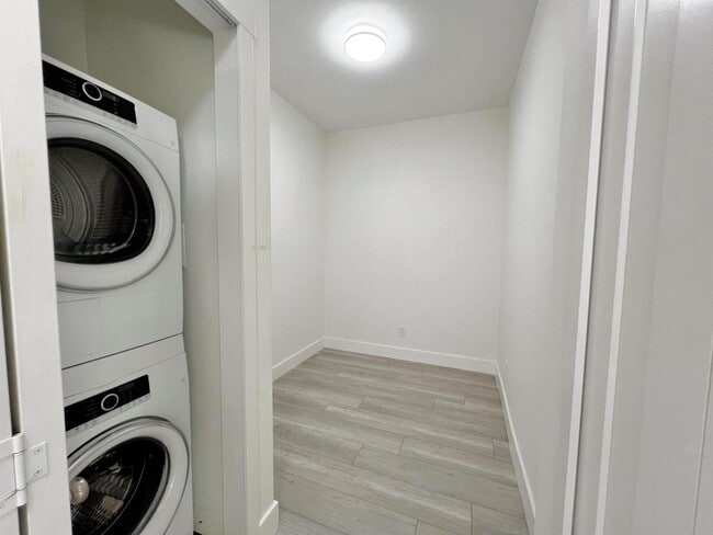 Photo - 9689-9140 140 St