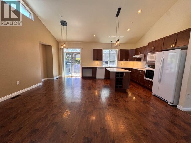 Photo - 21292-21123 123 Ave
