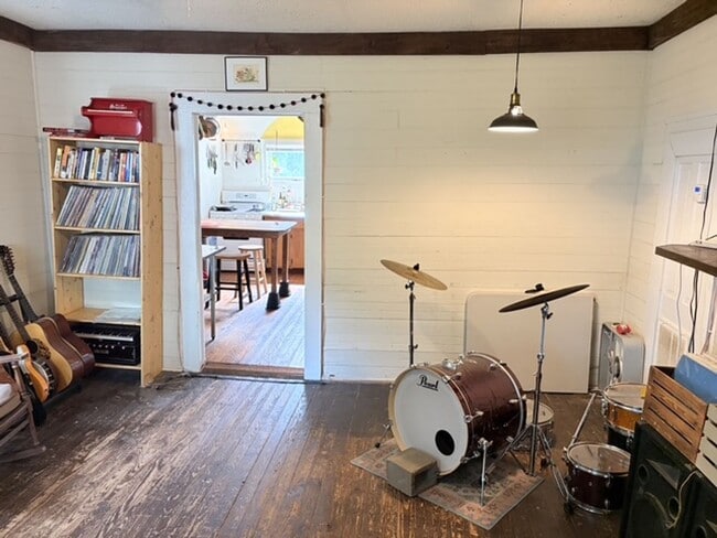 Photo - Two Bedroom Cozy House!
