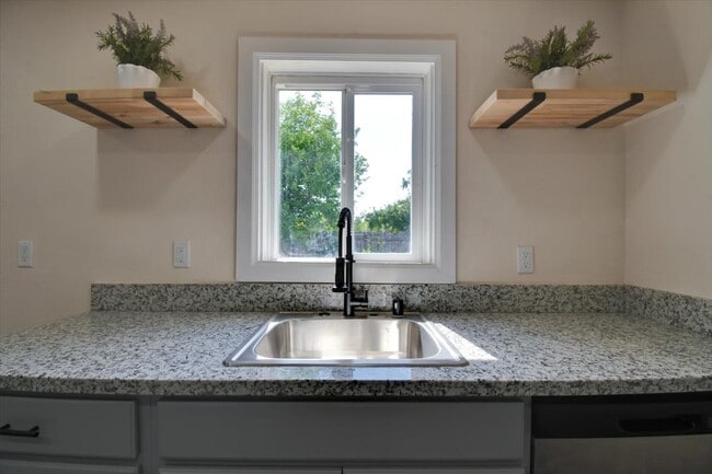 Photo - 5018 Western Ave