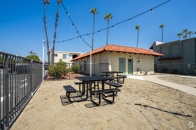 Courtyard - Terre at Mollison