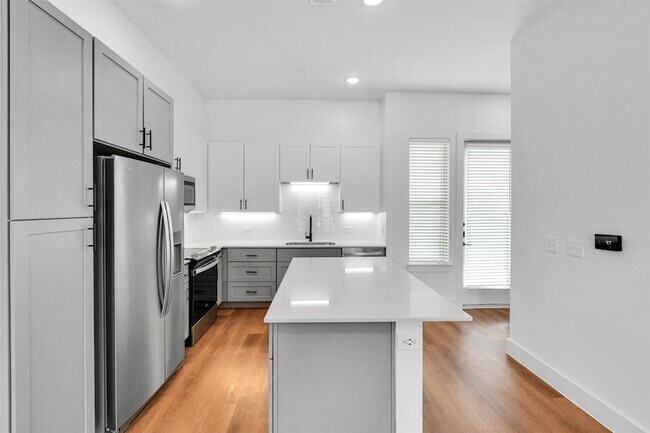 Photo - 1948 Labrador Ln