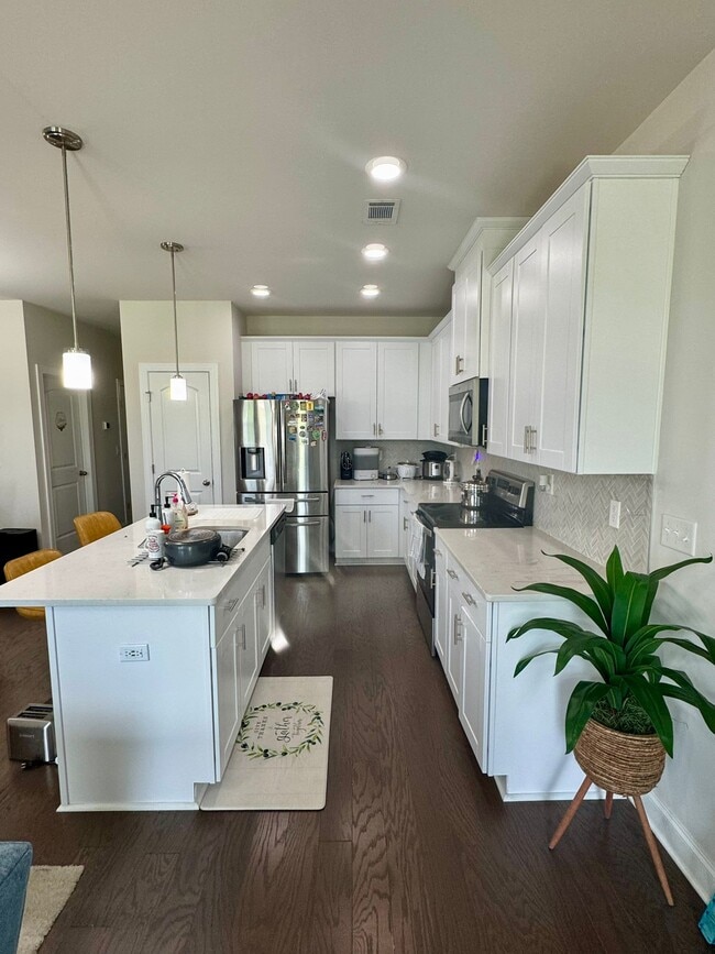 Photo - 269 Netherlands Blvd