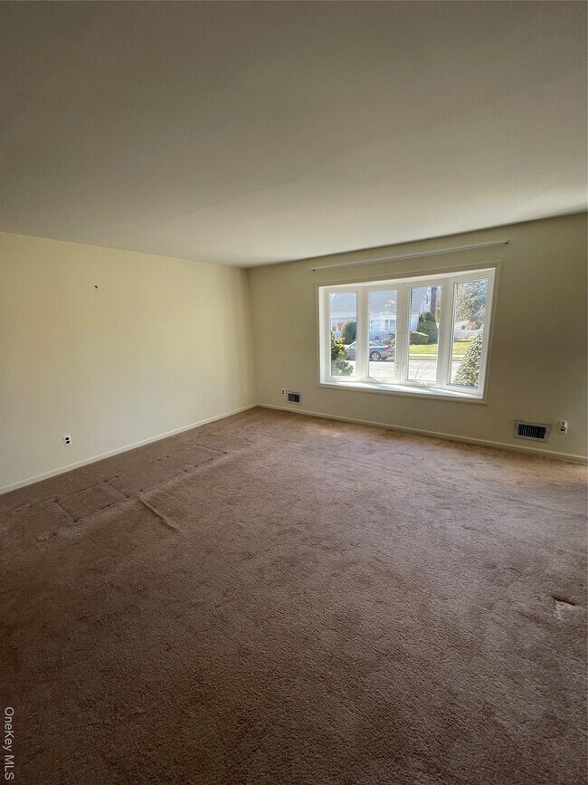 Photo - 400 Foch Blvd