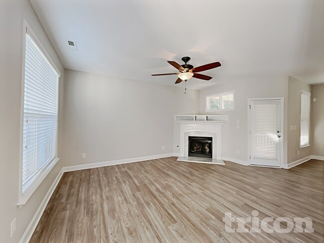 Photo - 553 McCarthy Dr