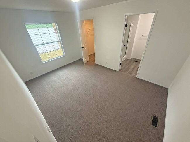 Photo - 2501 N Apperson Way