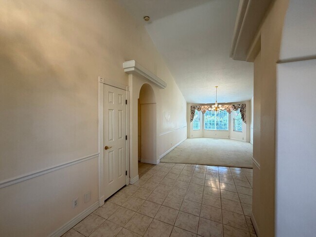 Photo - SPACIOUS HOME FOR RENT!